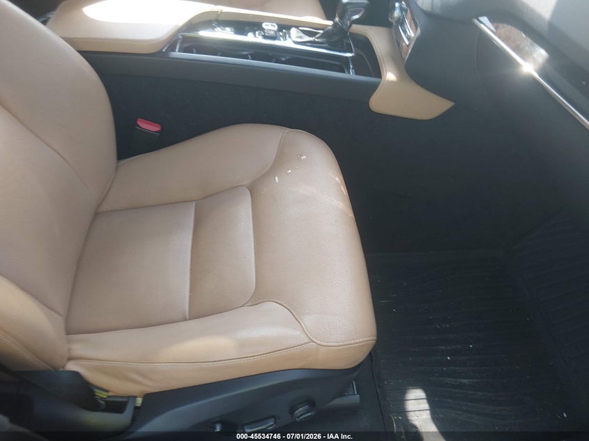 2017 Volvo Xc90 VIN YV4A22PK9H1116785 IAAI salvage auction — NORMAL WEAR, Clear (Delaware), sold $4,200 on 2026-07-30 (photo 5)