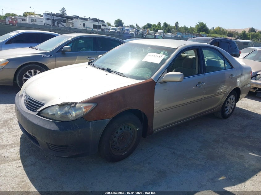 2005 Toyota Camry VIN 4T1BE30KX5U549987 IAAI salvage auction — NORMAL WEAR, Clear - Dealer Only (California), sold $525 on 2026-07-09 (photo 2)