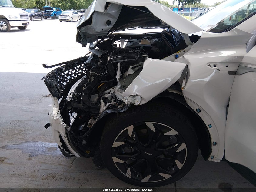 2024 Kia Sorento VIN 5XYRK4JF1RG304702 IAAI salvage auction — LEFT FRONT, Salvage Title, sold $6,300 on 2026-08-02 (photo 6)