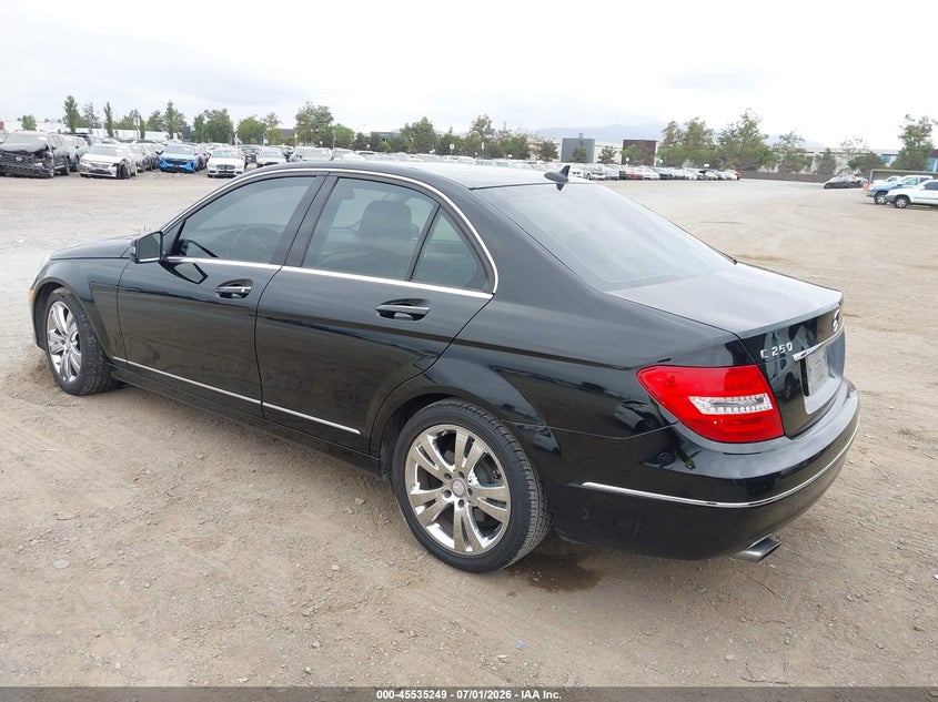 2013 Mercedes-benz C-klasse VIN WDDGF4HB1DR277807 IAAI salvage auction — RIGHT SIDE, Salvage (California), sold $1,300 on 2026-07-29 (photo 3)