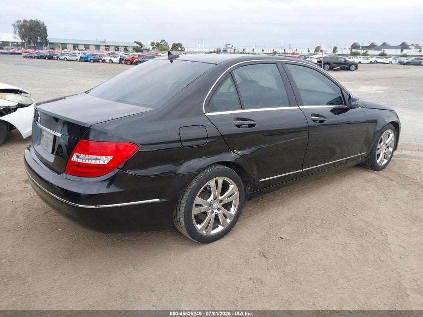 2013 Mercedes-benz C-klasse VIN WDDGF4HB1DR277807 IAAI salvage auction — RIGHT SIDE, Salvage (California), sold $1,300 on 2026-07-29 (photo 4)