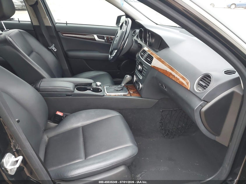 2013 Mercedes-benz C-klasse VIN WDDGF4HB1DR277807 IAAI salvage auction — RIGHT SIDE, Salvage (California), sold $1,300 on 2026-07-29 (photo 5)