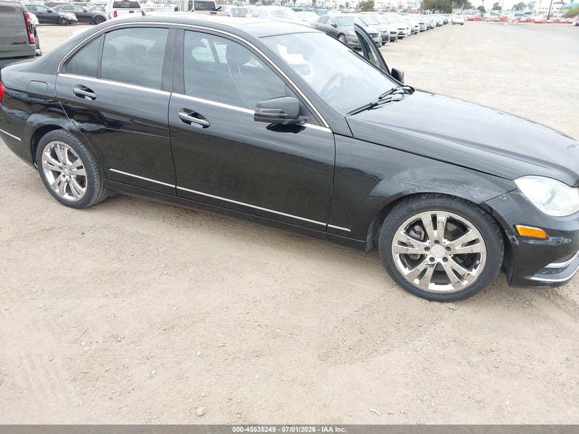 2013 Mercedes-benz C-klasse VIN WDDGF4HB1DR277807 IAAI salvage auction — RIGHT SIDE, Salvage (California), sold $1,300 on 2026-07-29 (photo 6)