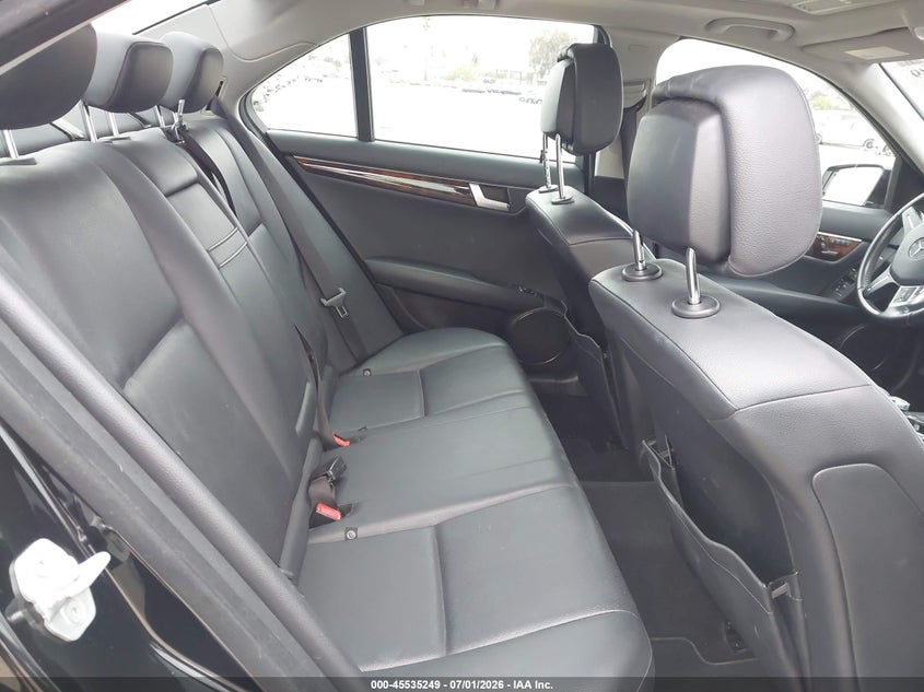 2013 Mercedes-benz C-klasse VIN WDDGF4HB1DR277807 IAAI salvage auction — RIGHT SIDE, Salvage (California), sold $1,300 on 2026-07-29 (photo 8)