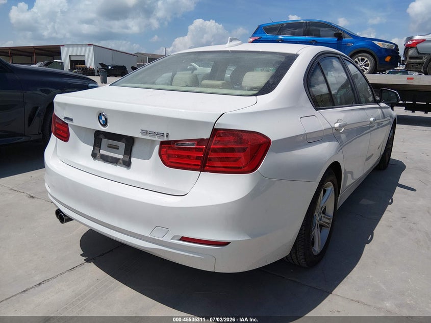 2014 BMW 3er VIN WBA3B5G59ENS07922 IAAI salvage auction — LEFT FRONT, Original (Texas), sold $3,200 on 2026-08-18 (photo 4)