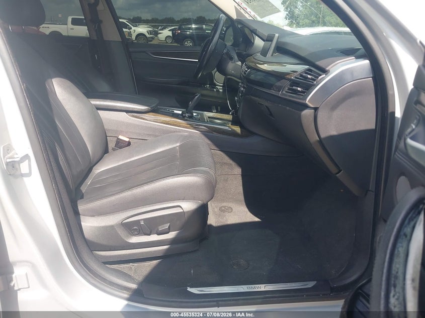2015 BMW X5 VIN 5UXKR2C5XF0H39355 IAAI salvage auction — HAIL, Salvage Title, sold $3,900 on 2026-09-02 (photo 5)