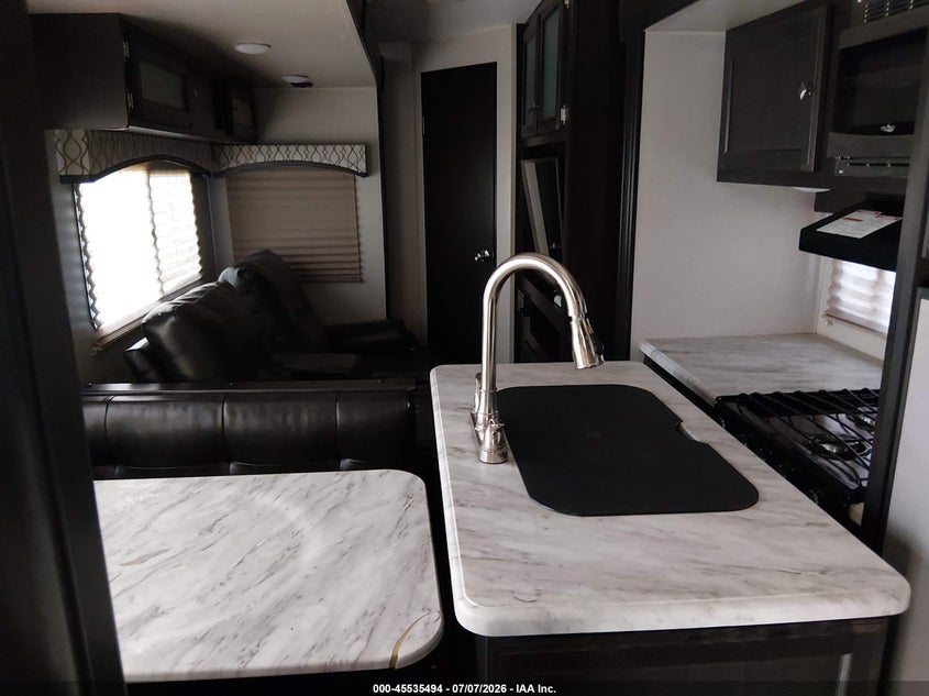 2019 Kz Sport trek 327v1k travel trailer VIN 4EZT13220K8053035 IAAI salvage auction — SIDE, Junk Bill Of Sale Mv2459 (Wisconsin), sold $2,900 on 2026-07-23 (photo 5)