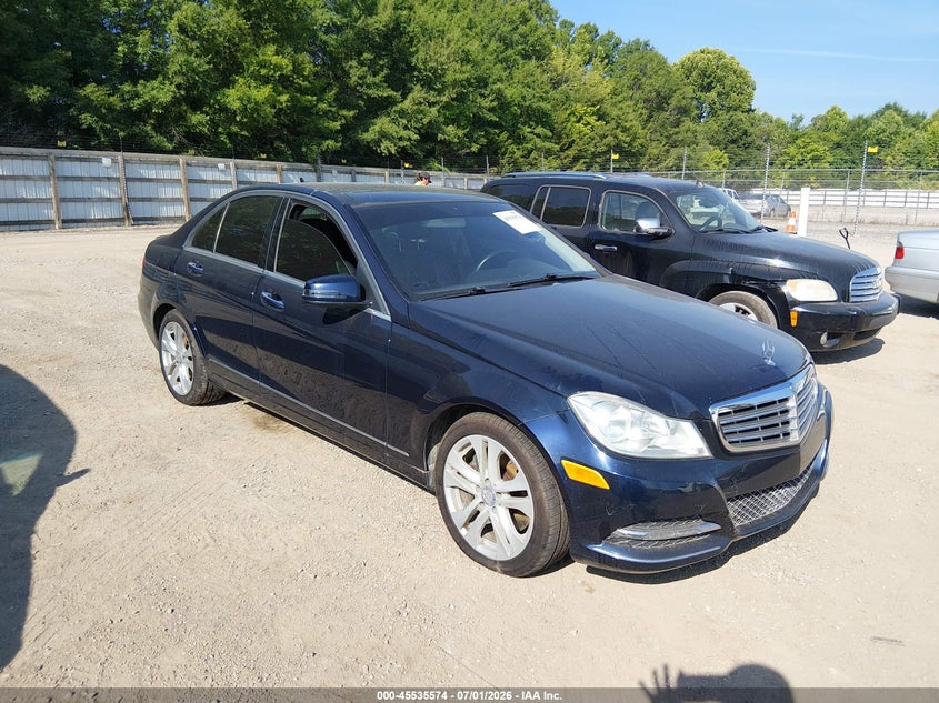 2014 Mercedes-benz C class VIN WDDGF8AB3ER307215 IAAI salvage auction — NORMAL WEAR, Clear (Tennessee), sold $925 on 2026-07-29 (photo 1)