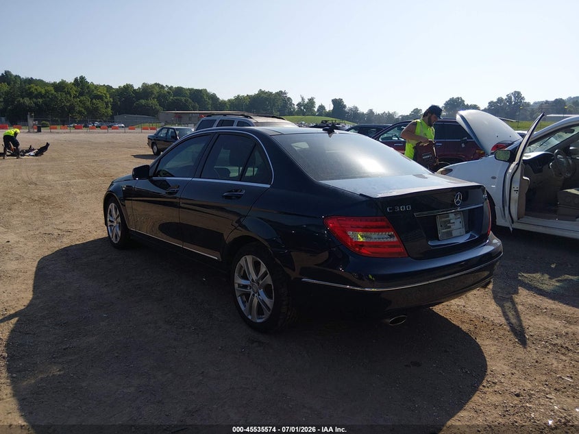 2014 Mercedes-benz C class VIN WDDGF8AB3ER307215 IAAI salvage auction — NORMAL WEAR, Clear (Tennessee), sold $925 on 2026-07-29 (photo 3)