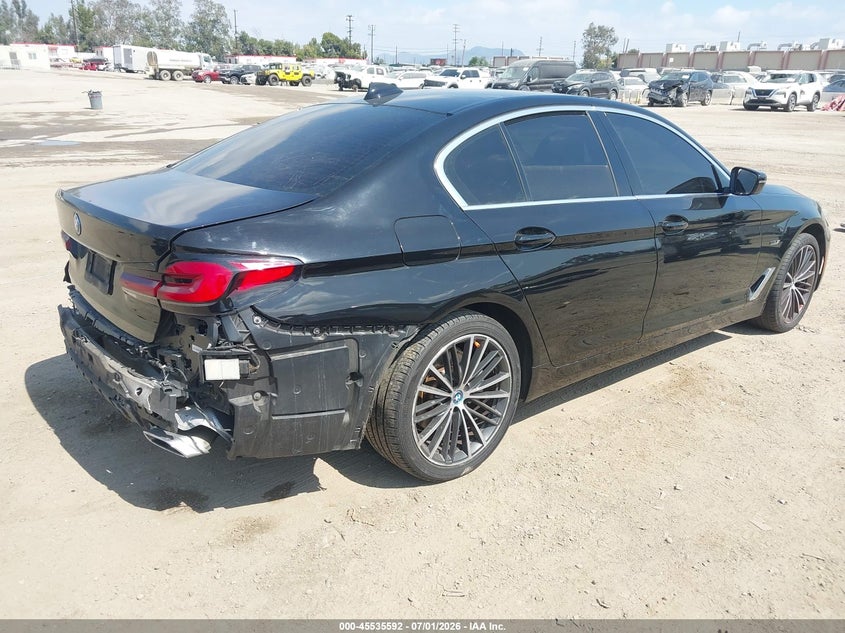2022 BMW 5er VIN WBA13AG03NCK10876 IAAI salvage auction — REAR END, Wait Title, sold $10,800 on 2026-08-16 (photo 4)