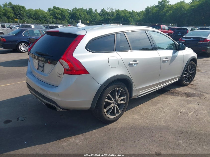 2016 Volvo V60 cross country VIN YV4612HK0G1013244 IAAI salvage auction — NORMAL WEAR, Clear (Connecticut), sold $1,350 on 2026-07-23 (photo 4)