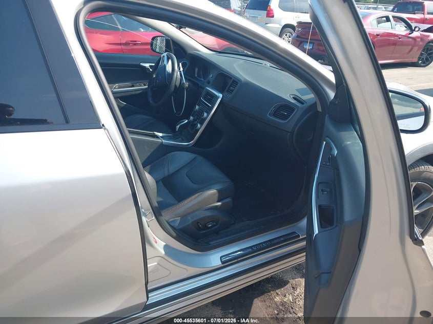 2016 Volvo V60 cross country VIN YV4612HK0G1013244 IAAI salvage auction — NORMAL WEAR, Clear (Connecticut), sold $1,350 on 2026-07-23 (photo 5)