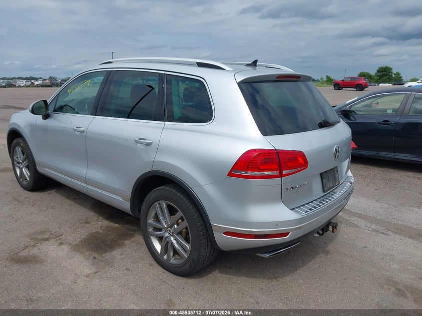 2015 Volkswagen Touareg VIN WVGEP9BP5FD002114 IAAI salvage auction — RIGHT REAR, Salvage (Minnesota), sold $1,800 on 2026-08-17 (photo 3)