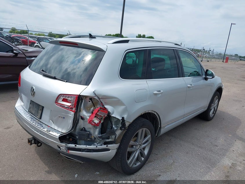 2015 Volkswagen Touareg VIN WVGEP9BP5FD002114 IAAI salvage auction — RIGHT REAR, Salvage (Minnesota), sold $1,800 on 2026-08-17 (photo 4)