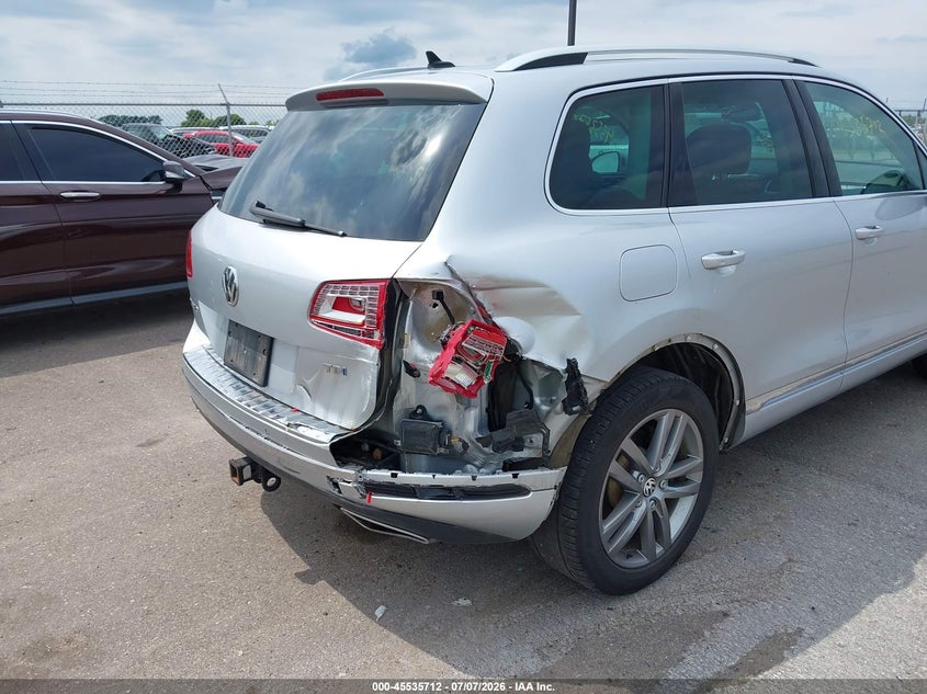 2015 Volkswagen Touareg VIN WVGEP9BP5FD002114 IAAI salvage auction — RIGHT REAR, Salvage (Minnesota), sold $1,800 on 2026-08-17 (photo 6)