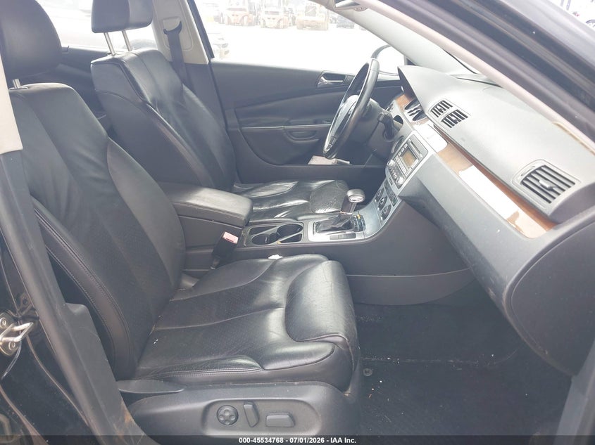 2008 Volkswagen Passat VIN WVWEK73C78P074260 IAAI salvage auction — REAR END, Rebuildable (Florida), sold $350 on 2026-07-12 (photo 5)