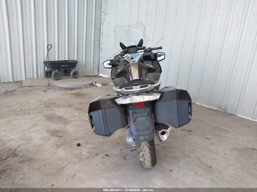 2015 BMW R 1200 VIN WB10A1305FZ191981 IAAI salvage auction — RIGHT SIDE, Salvage (Texas), sold $25 on 2026-07-22 (photo 6)