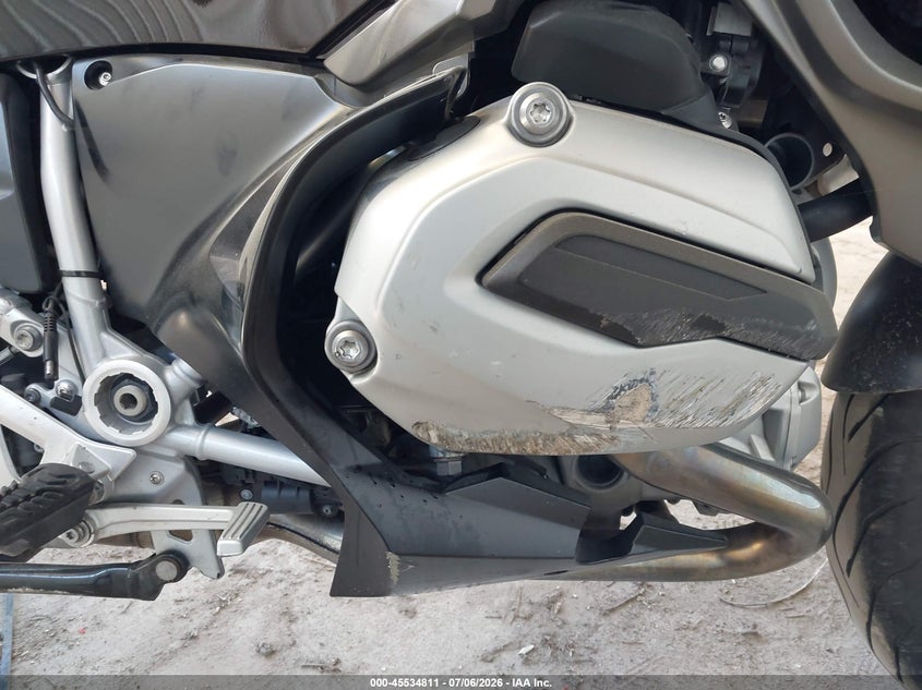 2015 BMW R 1200 VIN WB10A1305FZ191981 IAAI salvage auction — RIGHT SIDE, Salvage (Texas), sold $25 on 2026-07-22 (photo 8)