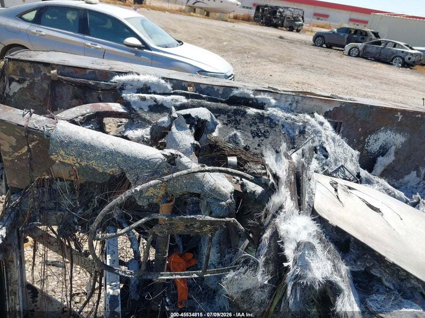2011 Holiday rambler Ambassador VIN 51Z4D4647B1056308 IAAI salvage auction — BURN, Non-Repairable (Arizona), sold $100 on 2026-08-25 (photo 6)