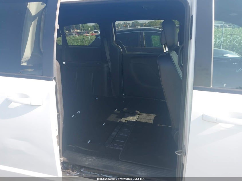 2019 Dodge Caravan VIN 2C4RDGCG1KR727394 IAAI salvage auction — NORMAL WEAR, Clear (Michigan), sold $1,225 on 2026-07-10 (photo 8)