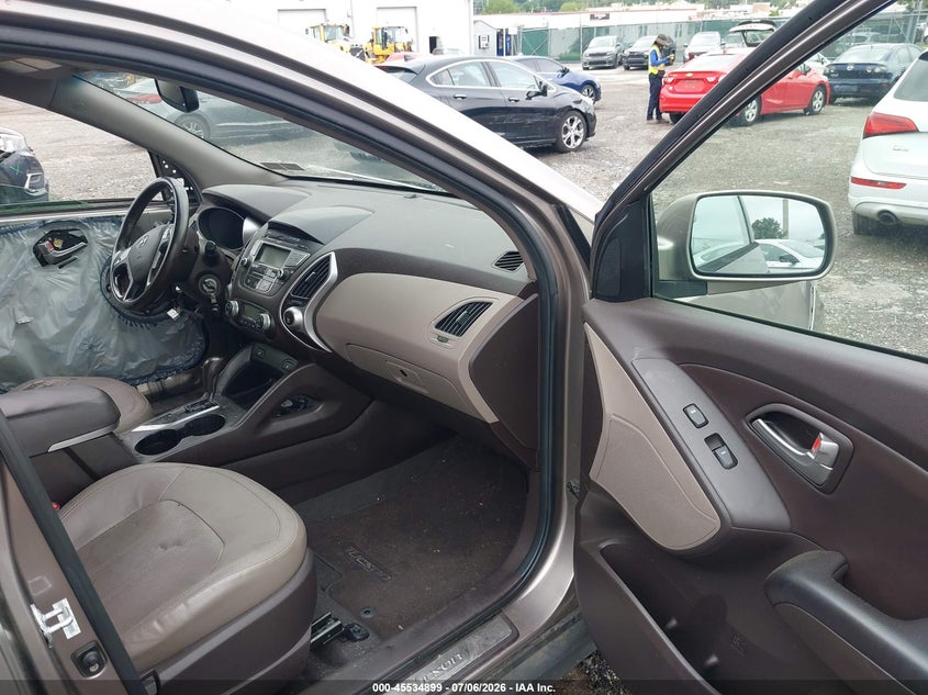 2012 Hyundai Tucson VIN KM8JUCAC8CU424893 IAAI salvage auction — SIDE, Salvage (Pennsylvania), sold $1,300 on 2026-07-17 (photo 5)