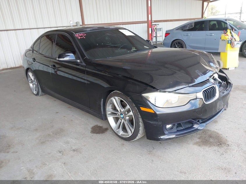 2013 BMW 3er VIN WBA3C1C5XDF443645 IAAI salvage auction — LEFT FRONT, Salvage Title, sold $1,950 on 2026-08-13 (photo 1)