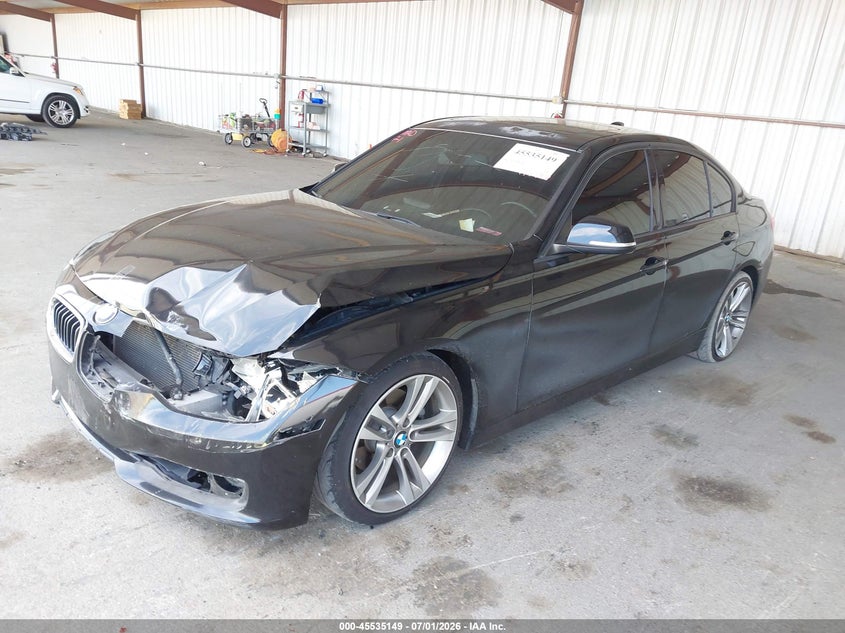 2013 BMW 3er VIN WBA3C1C5XDF443645 IAAI salvage auction — LEFT FRONT, Salvage Title, sold $1,950 on 2026-08-13 (photo 2)