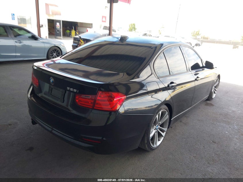 2013 BMW 3er VIN WBA3C1C5XDF443645 IAAI salvage auction — LEFT FRONT, Salvage Title, sold $1,950 on 2026-08-13 (photo 4)