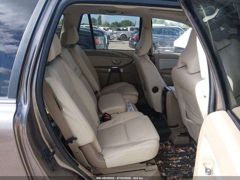 2011 Volvo Xc90 VIN YV4952CY2B1585776 IAAI salvage auction — NORMAL WEAR, Original (Texas), sold $625 on 2026-07-29 (photo 8)