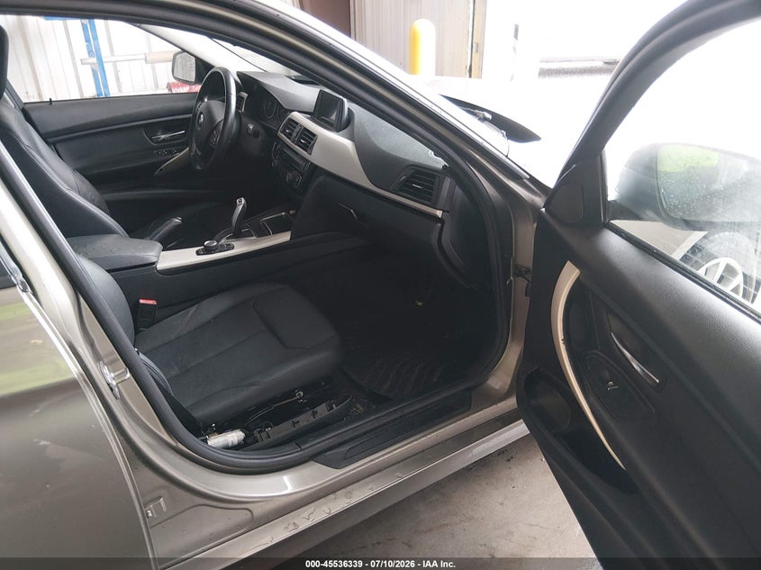 2016 BMW 3 series VIN WBA8A3C56GK551358 IAAI salvage auction — NORMAL WEAR, Clear (Delaware), sold $225 on 2026-07-30 (photo 5)