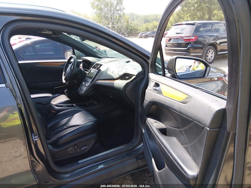 2018 Lincoln Mkc VIN 5LMCJ2D91JUL22714 IAAI salvage auction — SIDE, Wait Title, sold $4,575 on 2026-09-19 (photo 5)