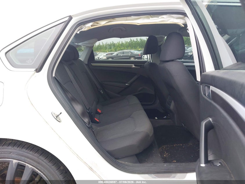 2016 Volkswagen Passat VIN 1VWAT7A33GC035926 IAAI salvage auction — FRONT END, Salvage (Pennsylvania), sold $625 on 2026-07-26 (photo 8)