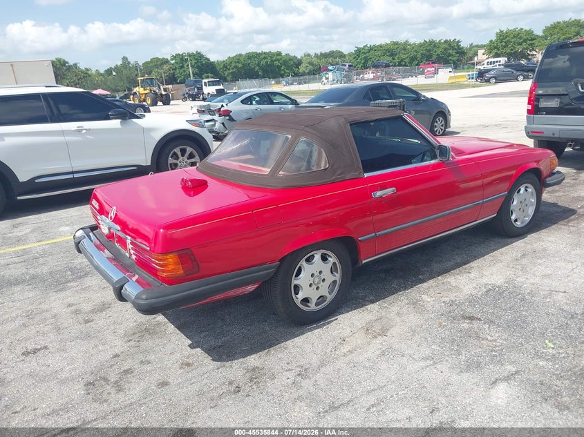1987 Mercedes-benz 560 VIN WDBBA48D7HA064772 IAAI salvage auction — NORMAL WEAR, Clear (Florida), sold $925 on 2026-07-23 (photo 4)
