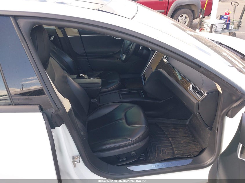 2015 Tesla Model s VIN 5YJSA1S24FF095327 IAAI salvage auction — NORMAL WEAR, Clear (Hawaii), sold $525 on 2026-07-21 (photo 5)
