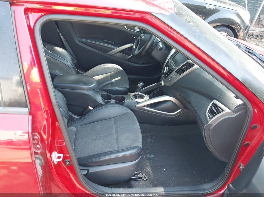 2013 Hyundai Veloster VIN KMHTC6ADXDU137563 IAAI salvage auction — NORMAL WEAR, Clear (Virginia), sold $25 on 2026-07-23 (photo 5)