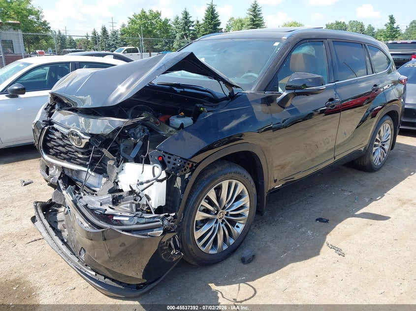 2026 Toyota Highlander VIN 5TDEBRCH1TS723282 IAAI salvage auction — FRONT END, Clear (Michigan), sold $8,200 on 2026-08-28 (photo 2)