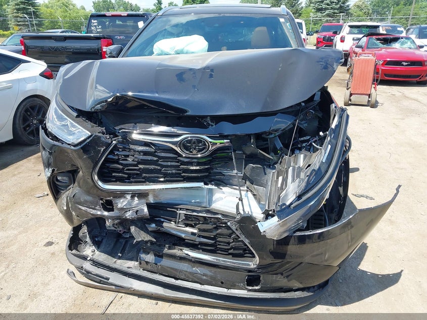 2026 Toyota Highlander VIN 5TDEBRCH1TS723282 IAAI salvage auction — FRONT END, Clear (Michigan), sold $8,200 on 2026-08-28 (photo 6)
