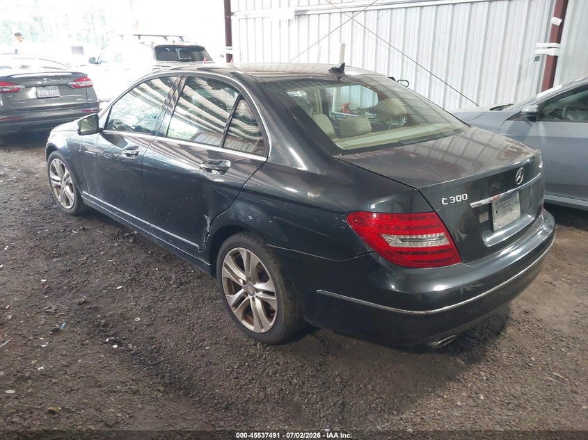 2013 Mercedes-benz C-klasse VIN WDDGF8ABXDR263289 IAAI salvage auction — NORMAL WEAR, Clear (Virginia), sold $375 on 2026-07-16 (photo 3)