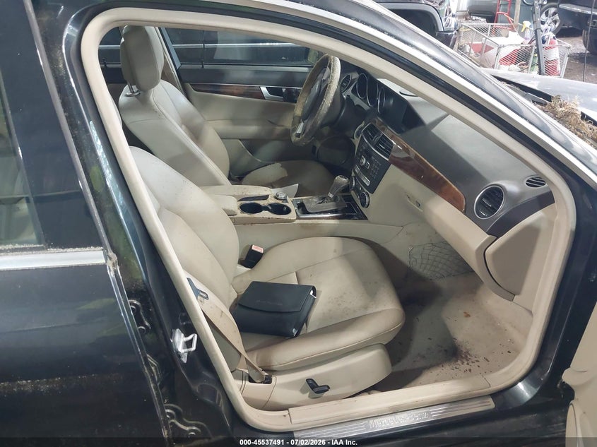 2013 Mercedes-benz C-klasse VIN WDDGF8ABXDR263289 IAAI salvage auction — NORMAL WEAR, Clear (Virginia), sold $375 on 2026-07-16 (photo 5)