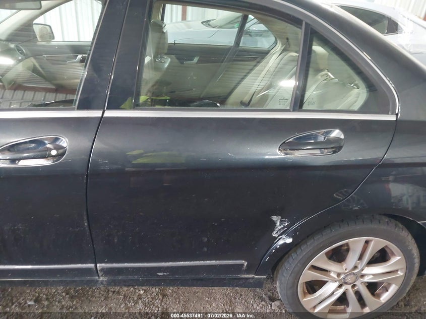 2013 Mercedes-benz C-klasse VIN WDDGF8ABXDR263289 IAAI salvage auction — NORMAL WEAR, Clear (Virginia), sold $375 on 2026-07-16 (photo 6)