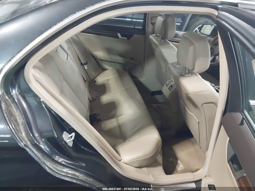 2013 Mercedes-benz C-klasse VIN WDDGF8ABXDR263289 IAAI salvage auction — NORMAL WEAR, Clear (Virginia), sold $375 on 2026-07-16 (photo 8)