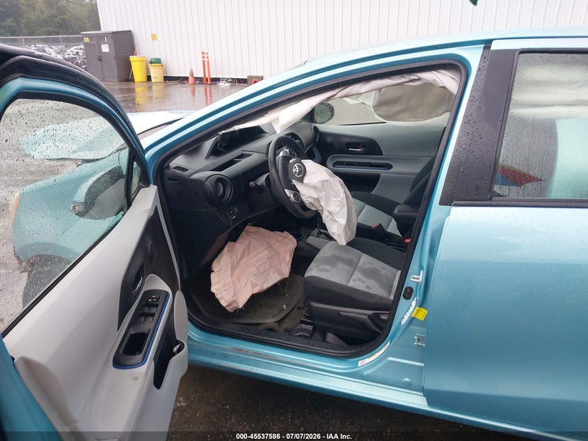 2013 Toyota Prius c VIN JTDKDTB3XD1057604 IAAI salvage auction — FRONT END, Clear (Massachusetts), sold $500 on 2026-07-17 (photo 5)