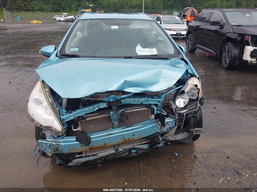 2013 Toyota Prius c VIN JTDKDTB3XD1057604 IAAI salvage auction — FRONT END, Clear (Massachusetts), sold $500 on 2026-07-17 (photo 6)