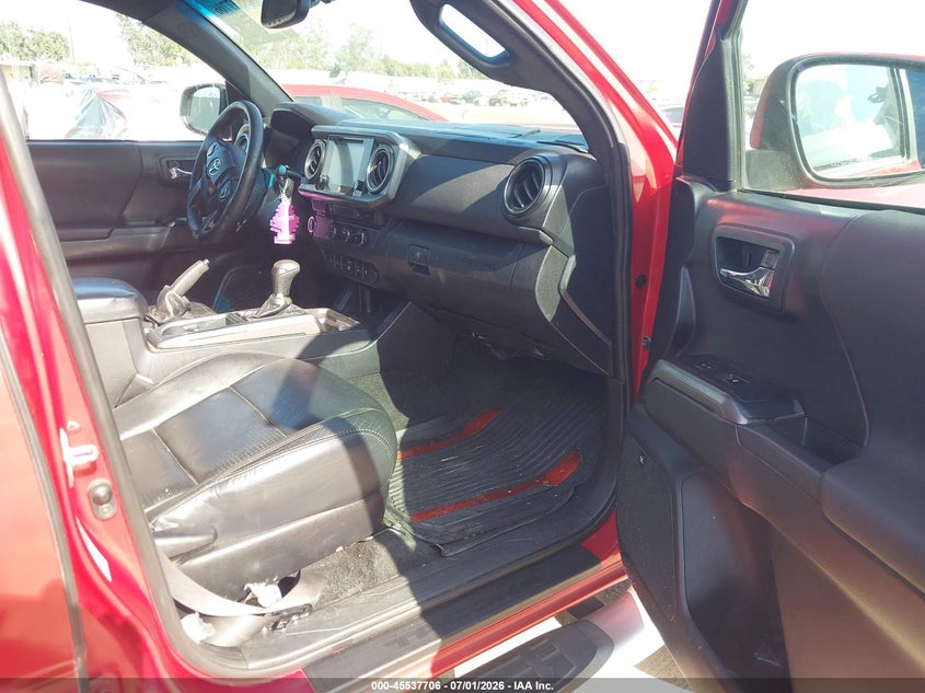 2019 Toyota Tacoma VIN 5TFAZ5CN6KX074869 IAAI salvage auction — FRONT END, Salvage (Nevada), sold $10,100 on 2026-07-15 (photo 5)