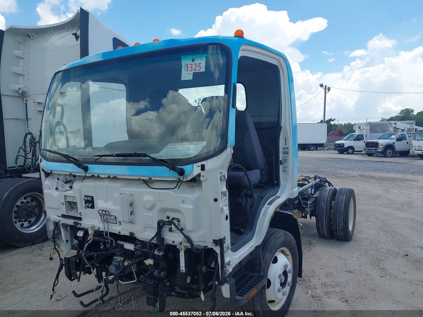 2023 Isuzu Npr VIN 54DC4W1DXPS208922 IAAI salvage auction — ALL OVER, Wait Title, sold $7,200 on 2026-08-19 (photo 2)