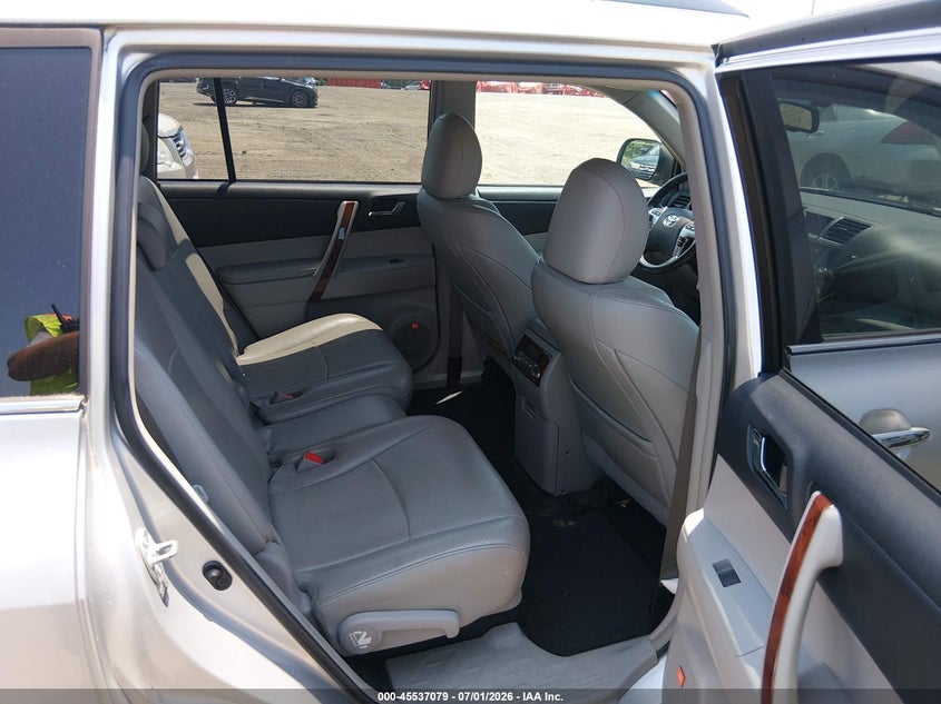 2013 Toyota Highlander VIN 5TDDK3EH8DS273136 IAAI salvage auction — NORMAL WEAR, Clear (Connecticut), sold $5,800 on 2026-07-09 (photo 8)
