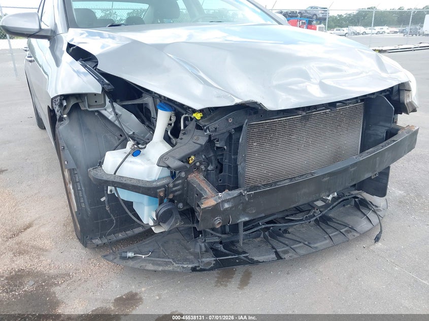 2017 Hyundai Elantra VIN KMHD84LF8HU425256 IAAI salvage auction — FRONT END, Salvage Title, sold $1,950 on 2026-07-27 (photo 6)