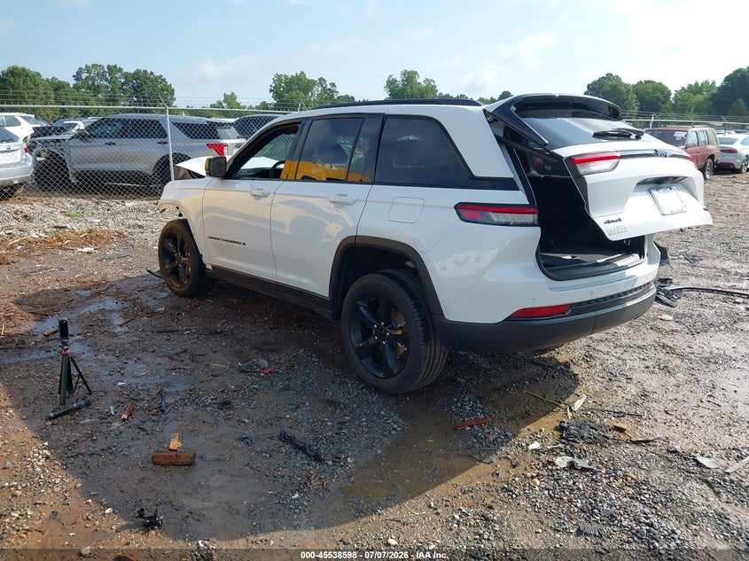2025 Jeep Grand cherokee VIN 1C4RJHBG8SC363208 IAAI salvage auction — FRONT END, Salvage Title, sold $9,300 on 2026-08-12 (photo 3)