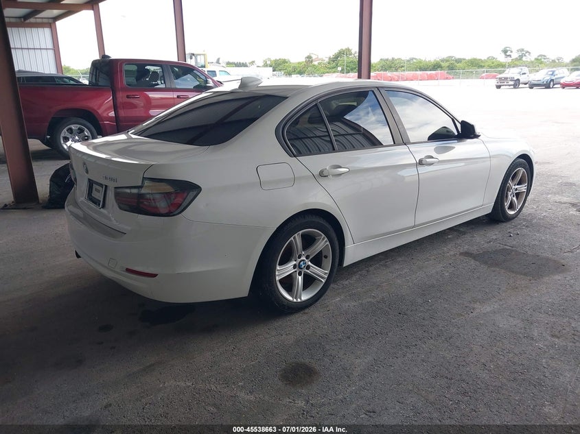 2013 BMW 3 series VIN WBA3A5C5XDJ461220 IAAI salvage auction — NORMAL WEAR, Clear (Florida), sold $1,025 on 2026-07-29 (photo 4)