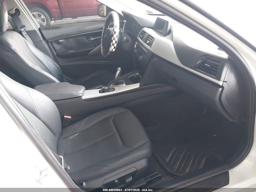 2013 BMW 3 series VIN WBA3A5C5XDJ461220 IAAI salvage auction — NORMAL WEAR, Clear (Florida), sold $1,025 on 2026-07-29 (photo 5)